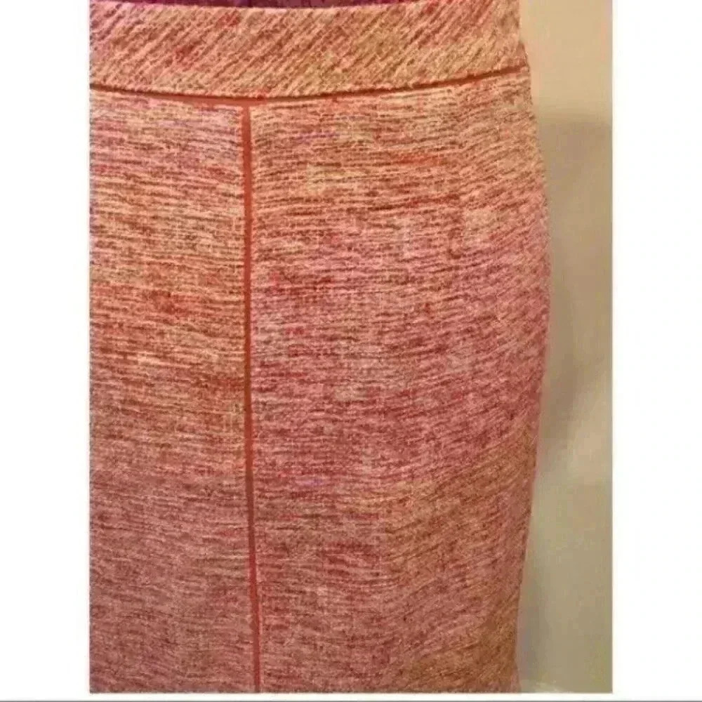 Ann Taylor Woven Pencil Size 2 shell 100% Silk - Picture 2 of 4